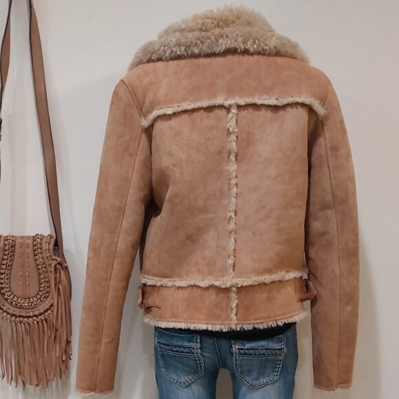 💋STUNNING!💋CHIC ATTITUDE Shearling Suede Cropped Double-Breasted Coat in Camel - Picture 11 of 16